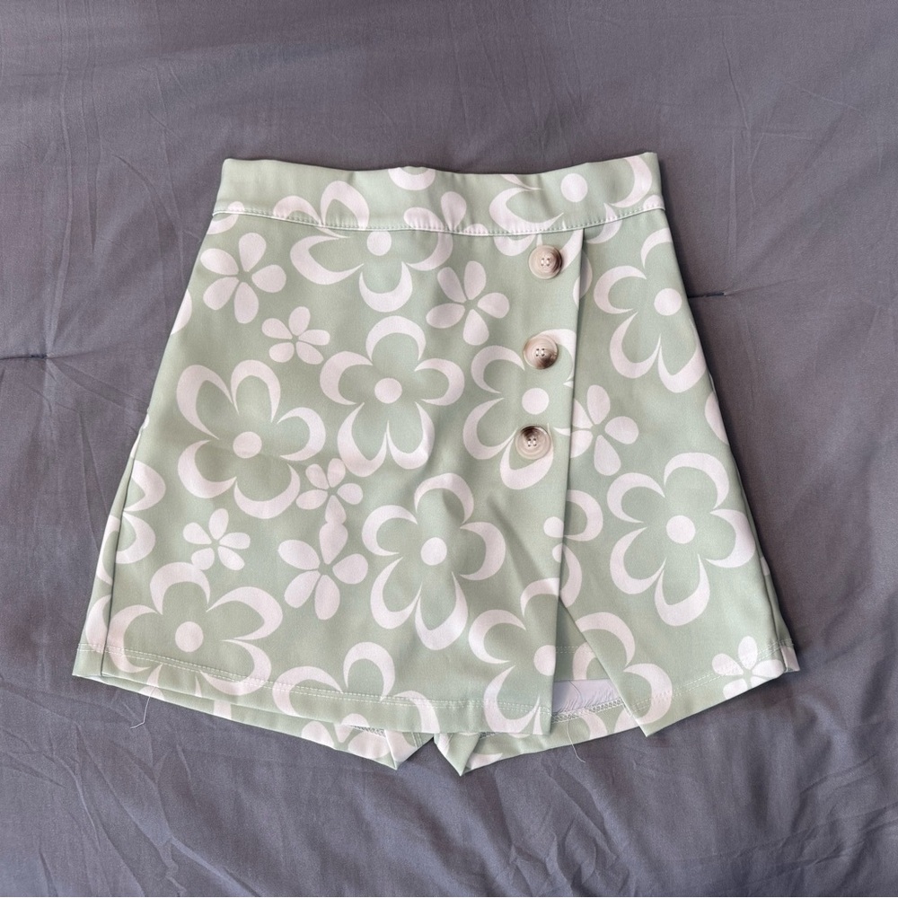 Altar'd State Green and White Skorts Wrap-Style Floral Design